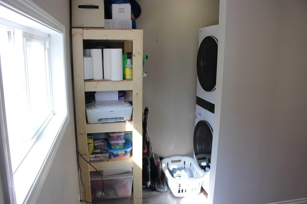 1607 23 Avenue, Coaldale, AB - Indoor Photo Showing Laundry Room