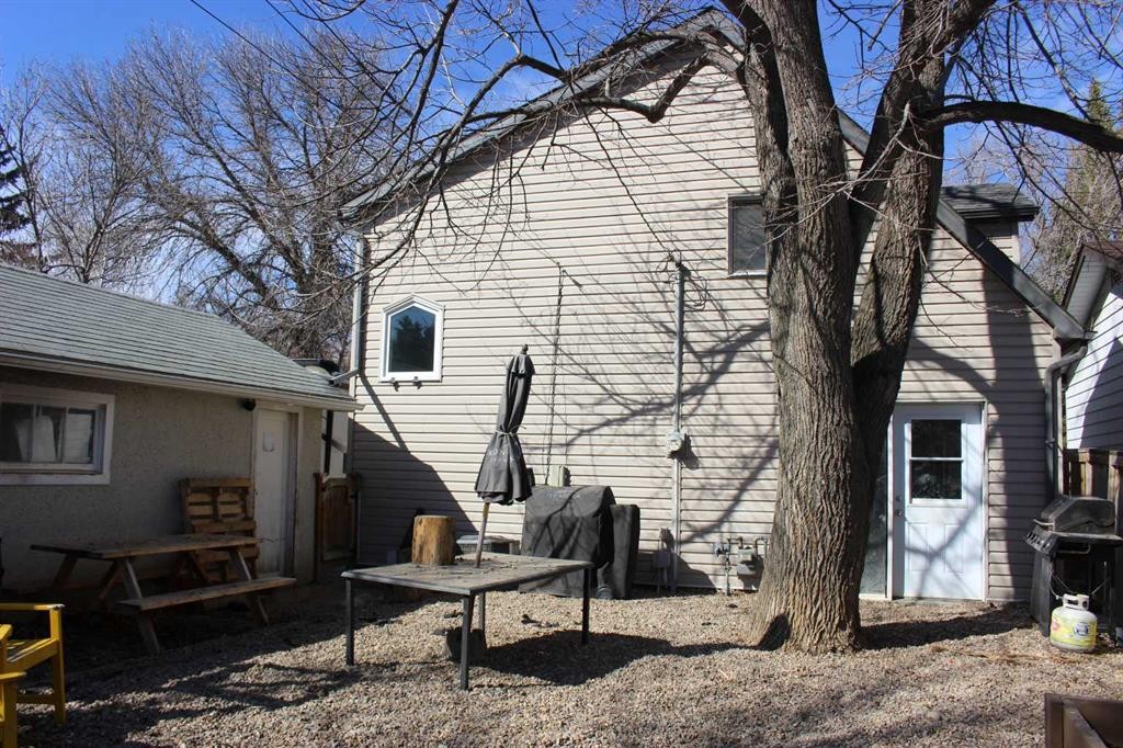 1607 23 Avenue, Coaldale, AB - Outdoor