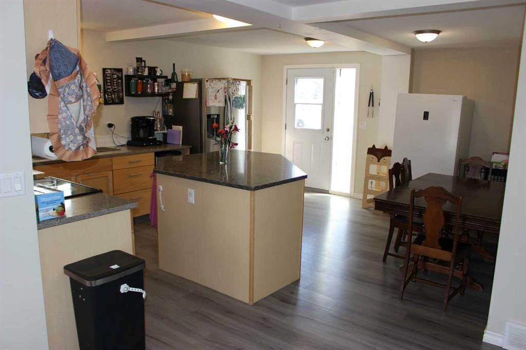 1607 23 Avenue, Coaldale, AB - Indoor