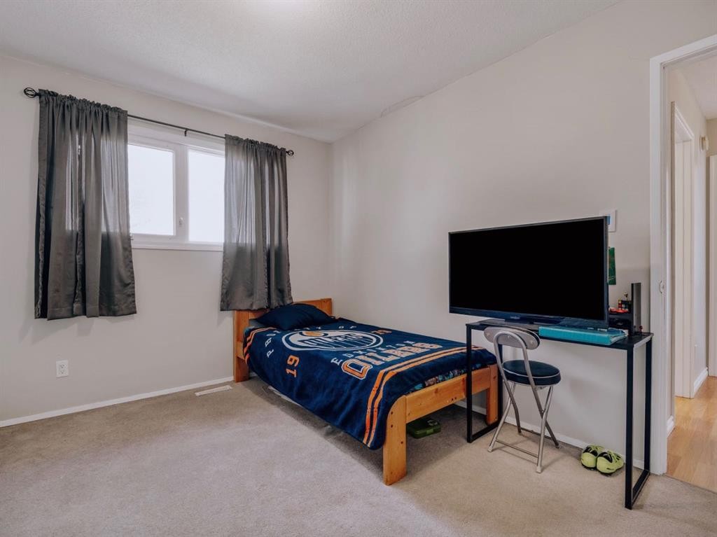 5007-62Nd Ave, Taber, AB - Indoor Photo Showing Bedroom