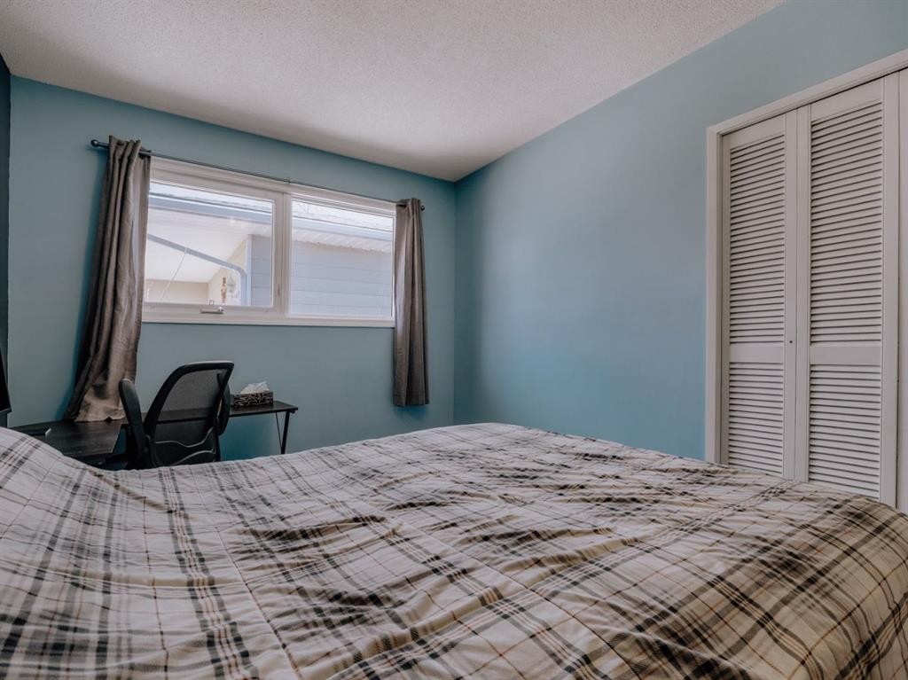 5007-62Nd Ave, Taber, AB - Indoor Photo Showing Bedroom