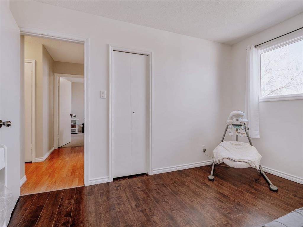 5007-62Nd Ave, Taber, AB - Indoor Photo Showing Bedroom