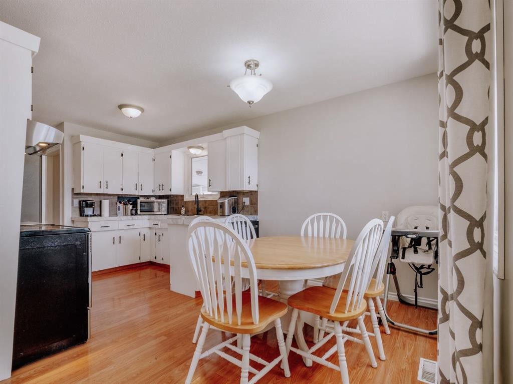 5007-62Nd Ave, Taber, AB - Indoor Photo Showing Dining Room