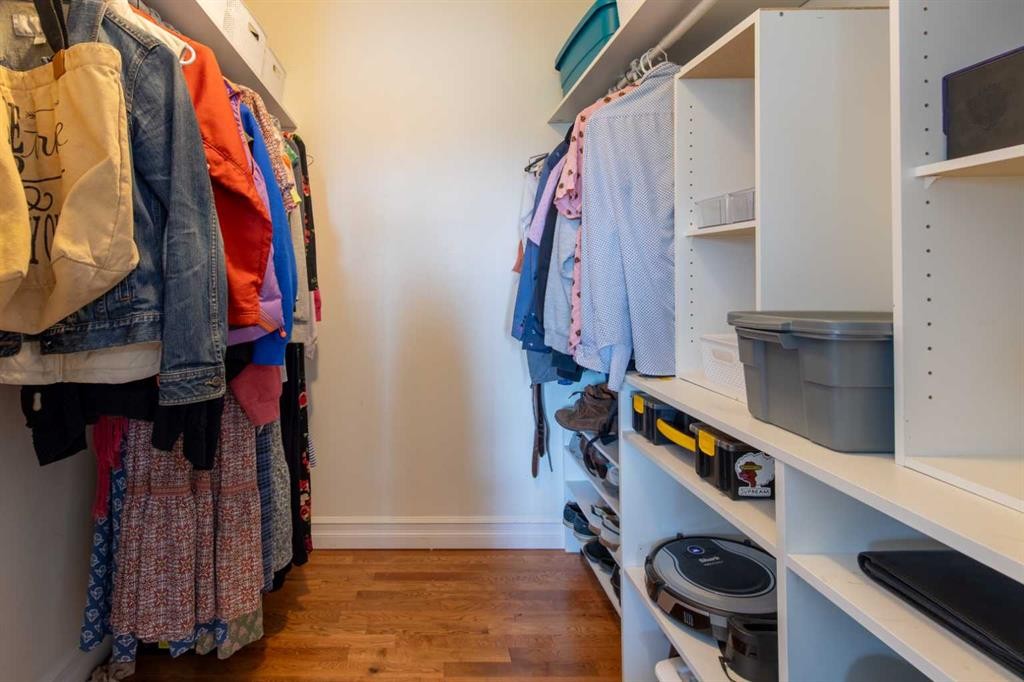 241 N 250 E, Raymond, AB - Indoor With Storage