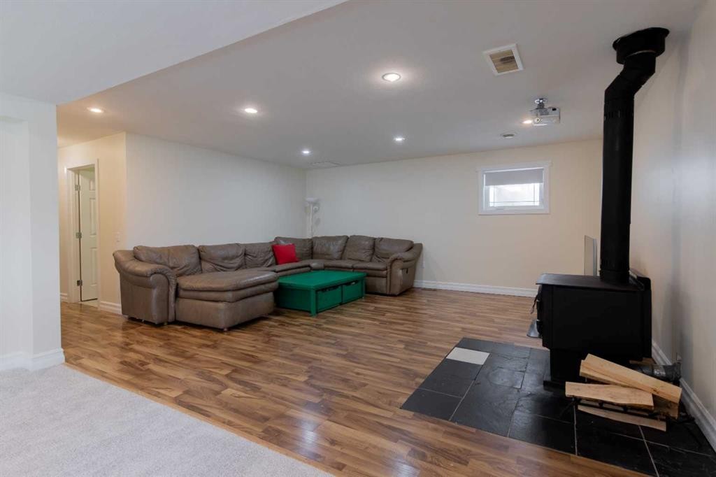 241 N 250 E, Raymond, AB - Indoor Photo Showing Other Room