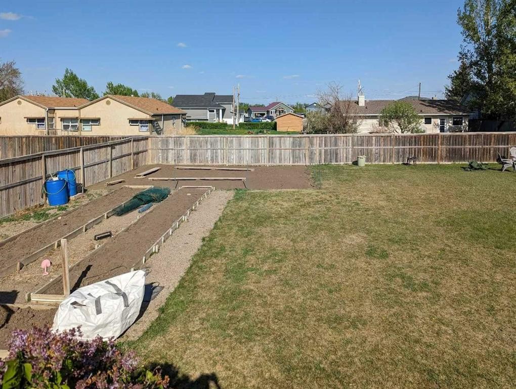241 N 250 E, Raymond, AB - Outdoor