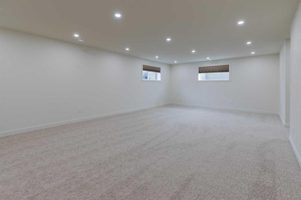 306 Bridge Crossing Close, Raymond, AB - Indoor Photo Showing Other Room