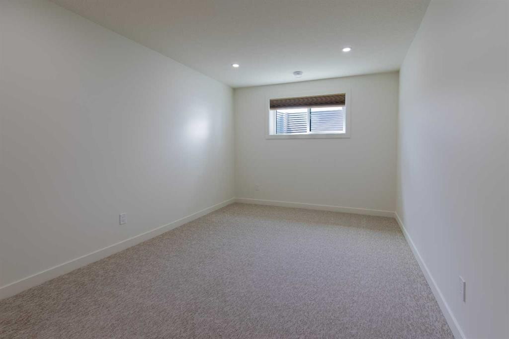 306 Bridge Crossing Close, Raymond, AB - Indoor Photo Showing Other Room