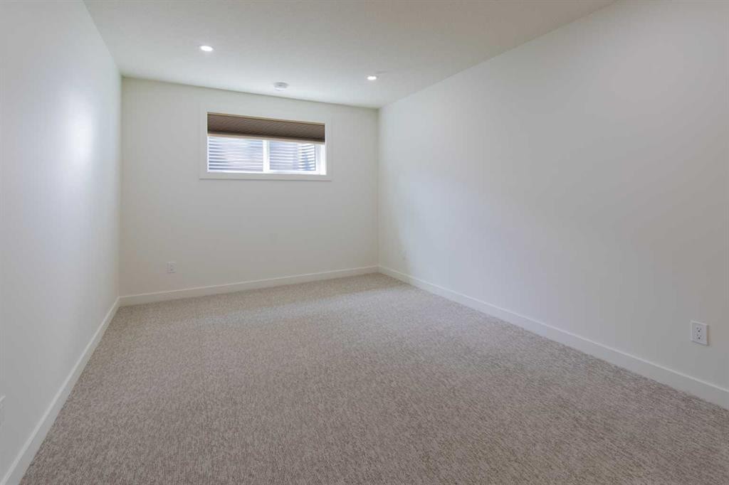 306 Bridge Crossing Close, Raymond, AB - Indoor Photo Showing Other Room
