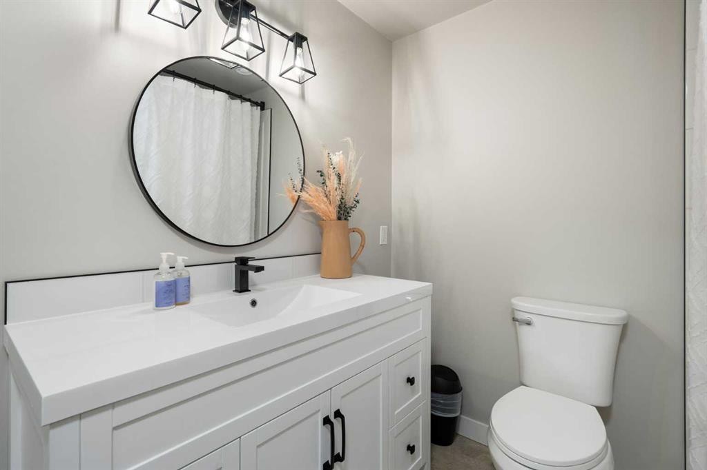 700 Seton Circle Se, Calgary, AB - Indoor Photo Showing Bathroom
