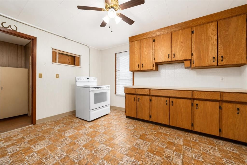 5103 41 Ave, Taber, AB - Indoor Photo Showing Kitchen