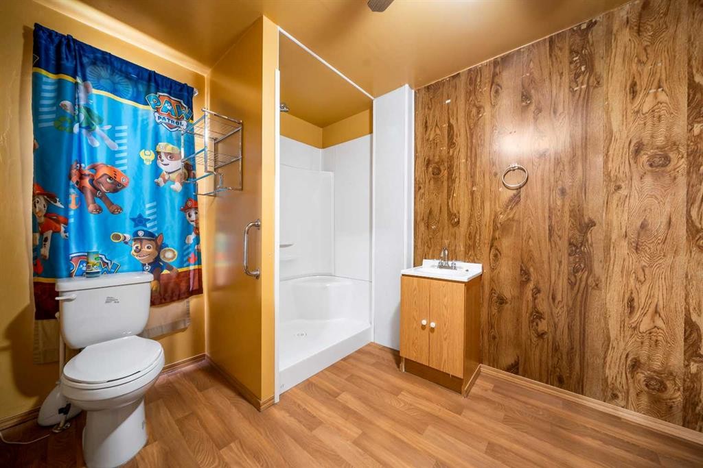 5103 41 Ave, Taber, AB - Indoor Photo Showing Bathroom
