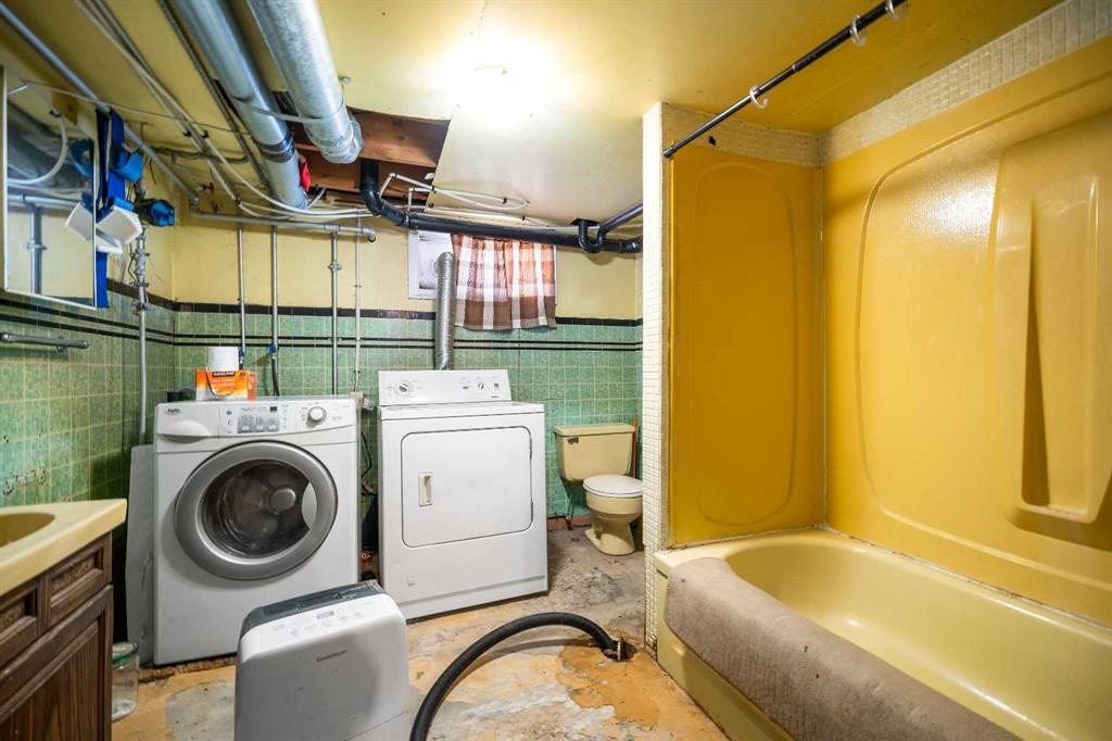 5103 41 Ave, Taber, AB - Indoor Photo Showing Laundry Room