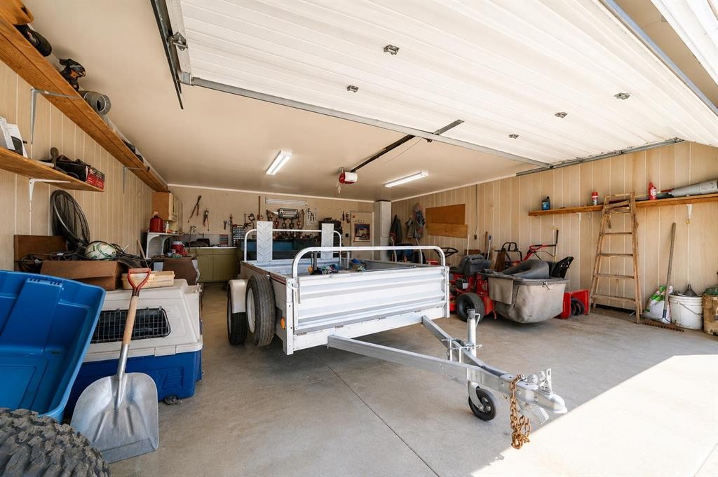 5103 41 Ave, Taber, AB - Indoor Photo Showing Garage