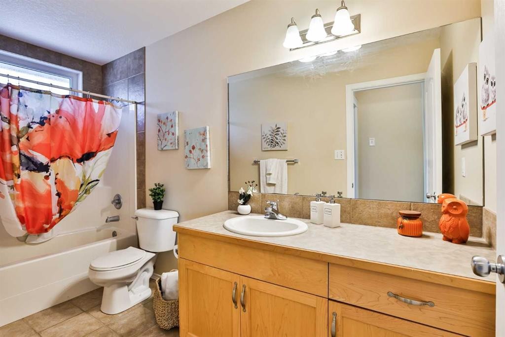 404 Lynx Crescent North, Lethbridge, AB - Indoor Photo Showing Bathroom