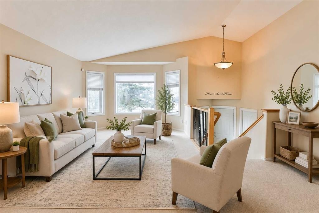 404 Lynx Crescent North, Lethbridge, AB - Indoor Photo Showing Living Room
