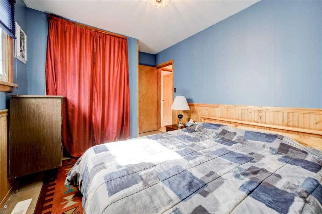 307 Grey Street, Granum, AB - Indoor Photo Showing Bedroom