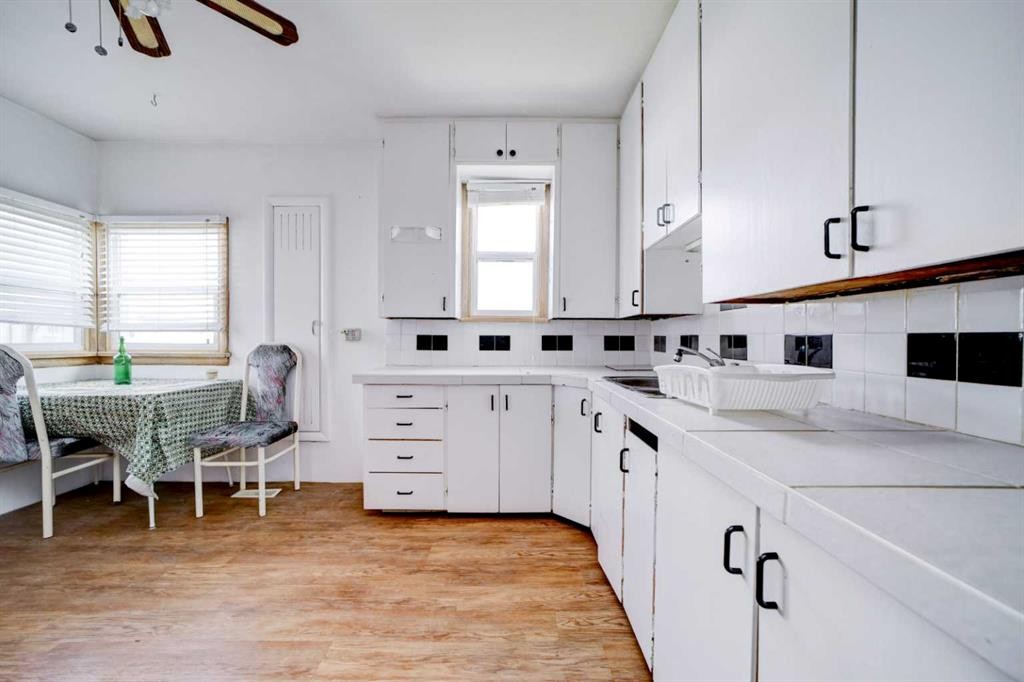 307 Grey Street, Granum, AB - Indoor