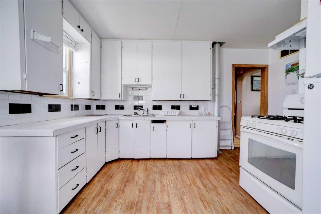 307 Grey Street, Granum, AB - Indoor Photo Showing Kitchen
