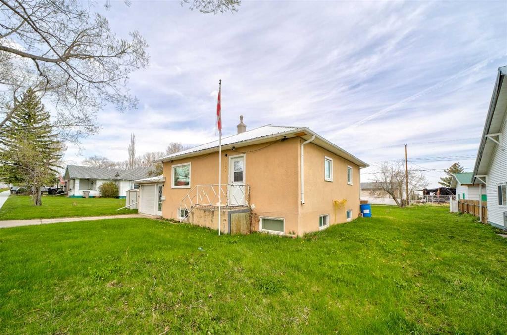 307 Grey Street, Granum, AB - Outdoor