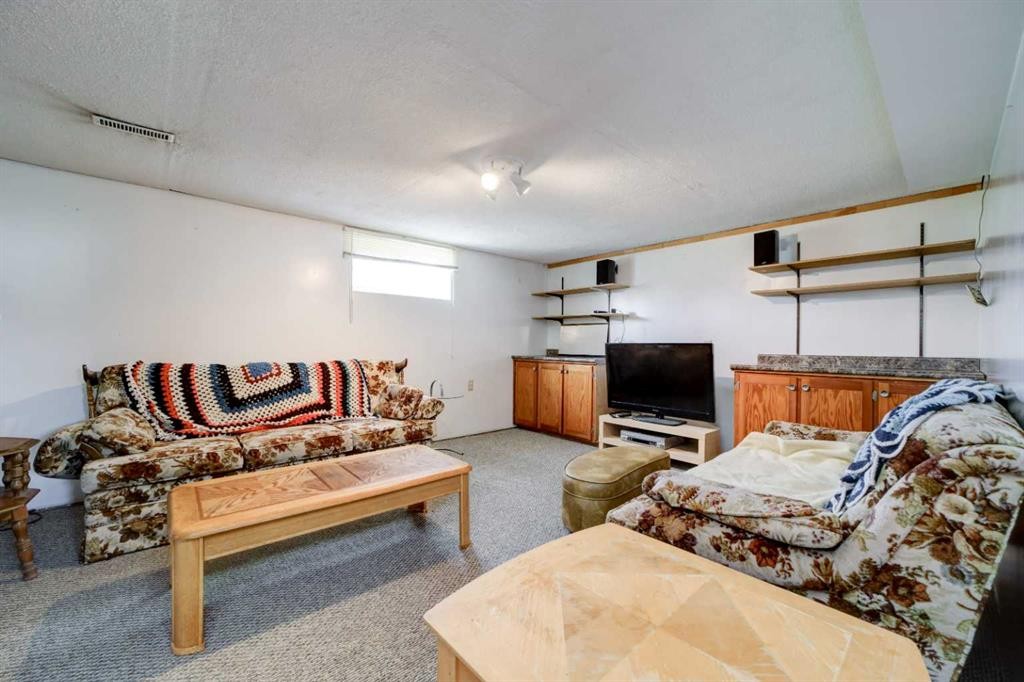 307 Grey Street, Granum, AB - Indoor