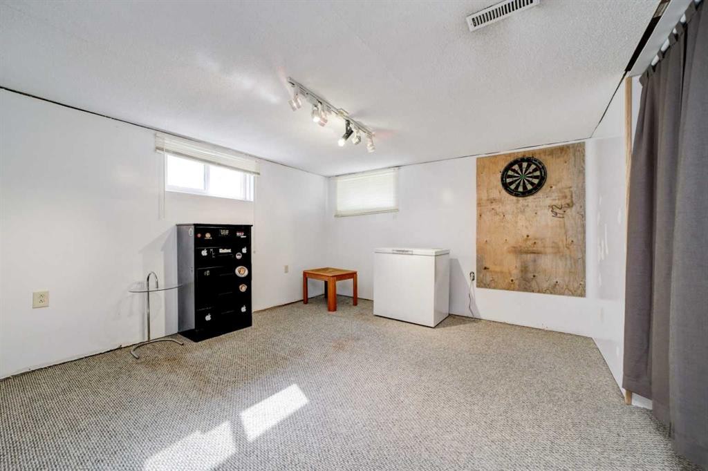 307 Grey Street, Granum, AB - Indoor