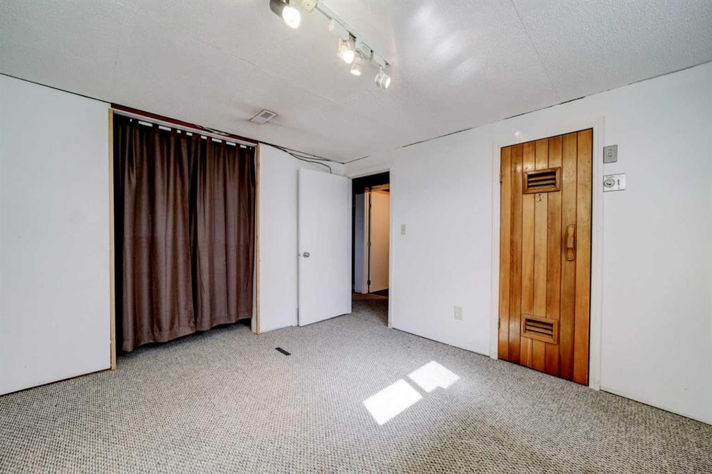 307 Grey Street, Granum, AB - Indoor Photo Showing Other Room