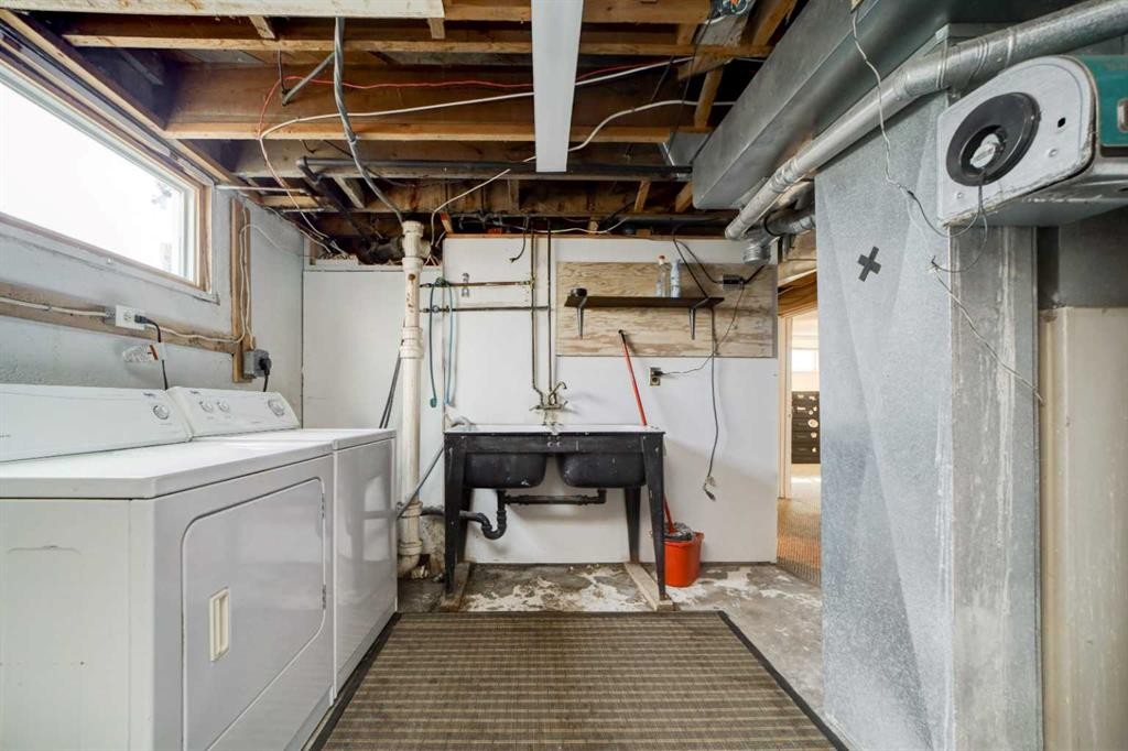 307 Grey Street, Granum, AB - Indoor