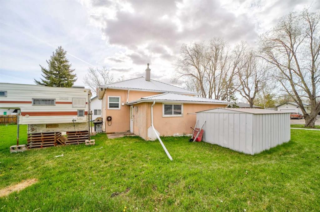 307 Grey Street, Granum, AB - Outdoor