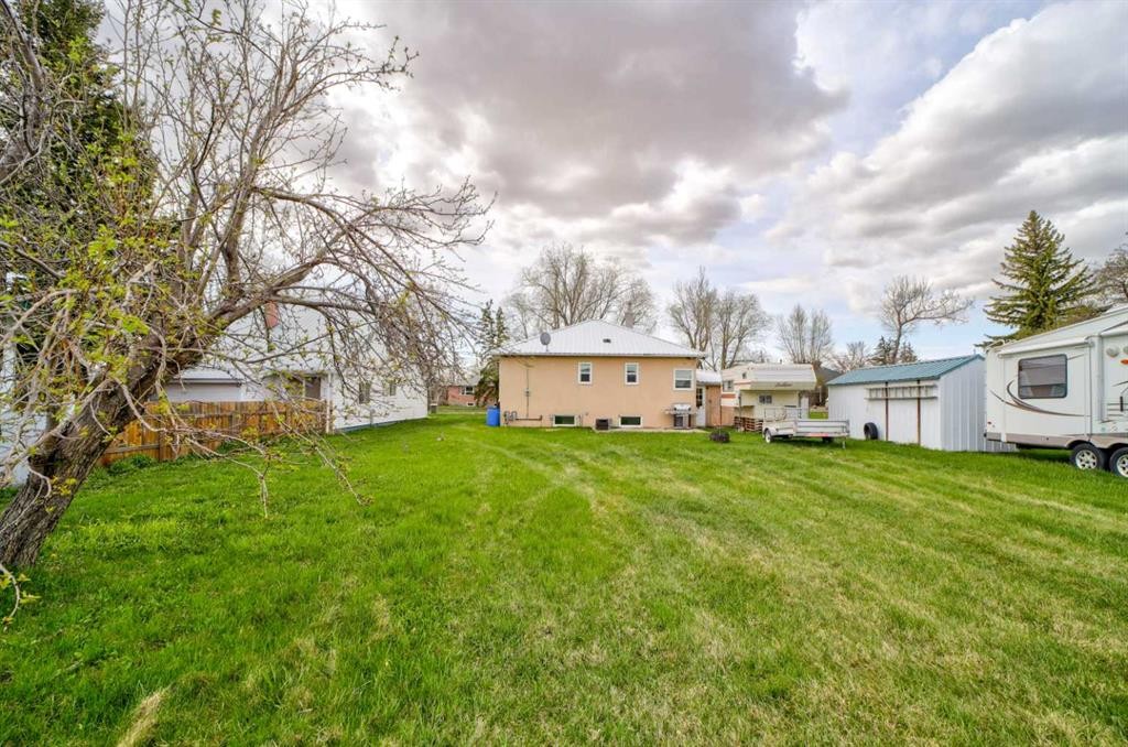 307 Grey Street, Granum, AB - Outdoor