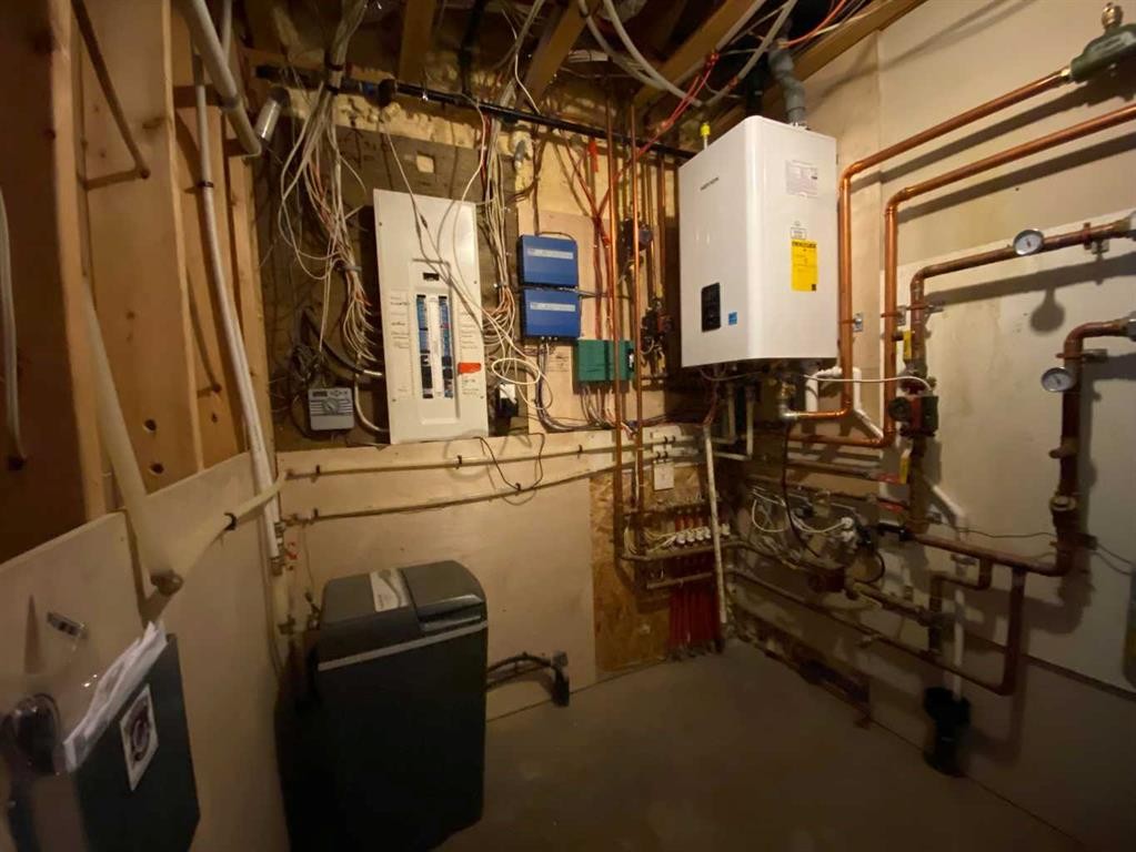 5302 19 Avenue, Coleman, AB - Indoor Photo Showing Basement