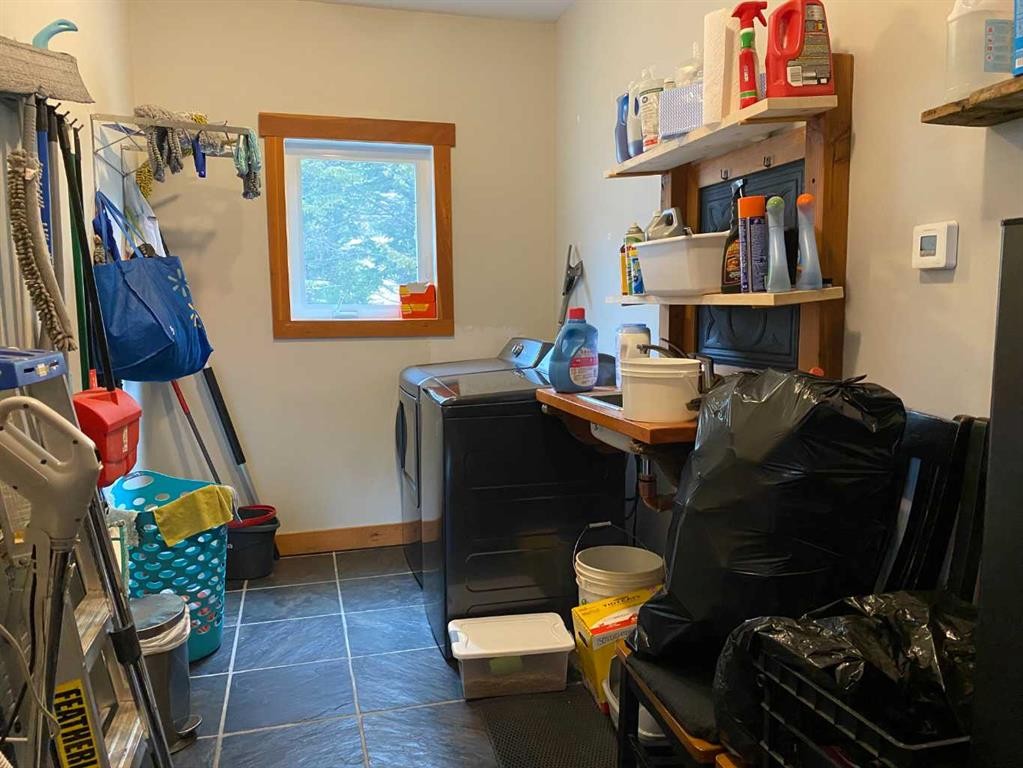 5302 19 Avenue, Coleman, AB - Indoor