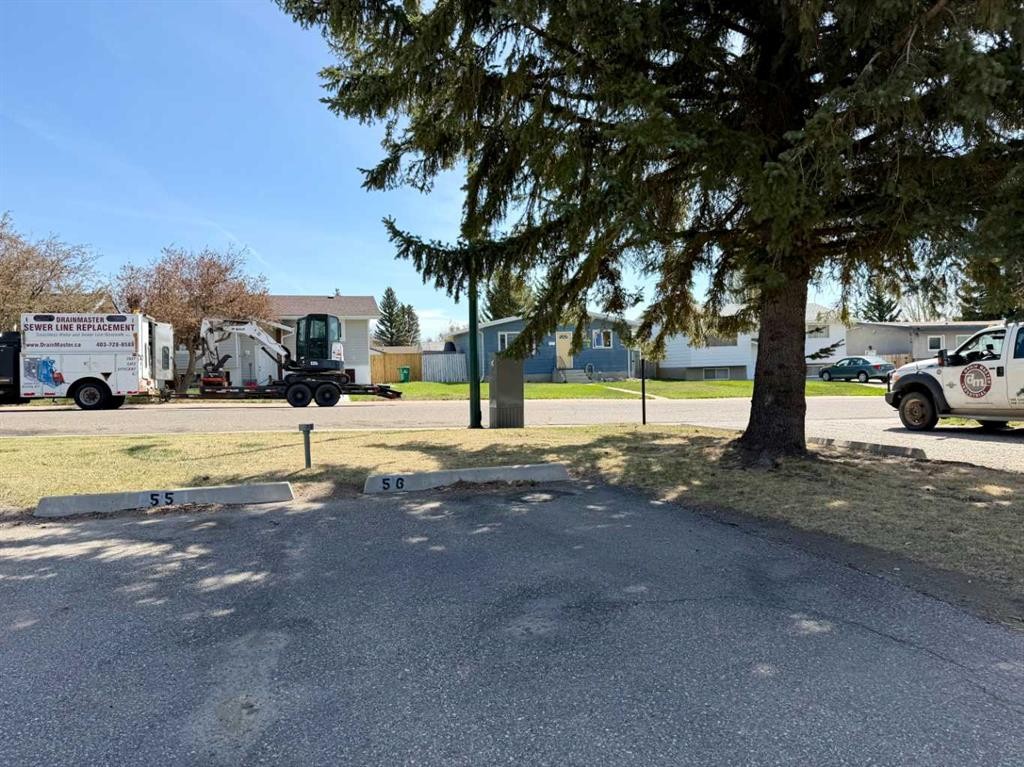 56-55 Lemoyne Crescent West, Lethbridge, AB - Outdoor