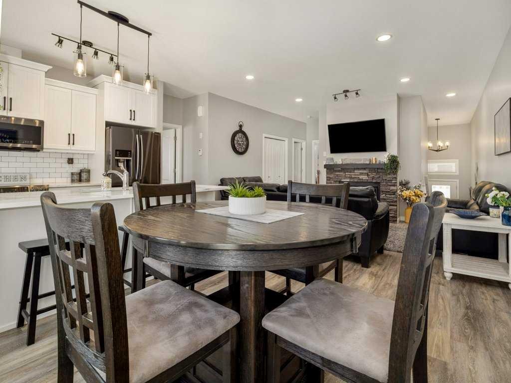 4-322 Northlander Bend West, Lethbridge, AB - Indoor Photo Showing Dining Room