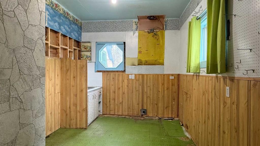 2520 213, Bellevue, AB - Indoor Photo Showing Other Room