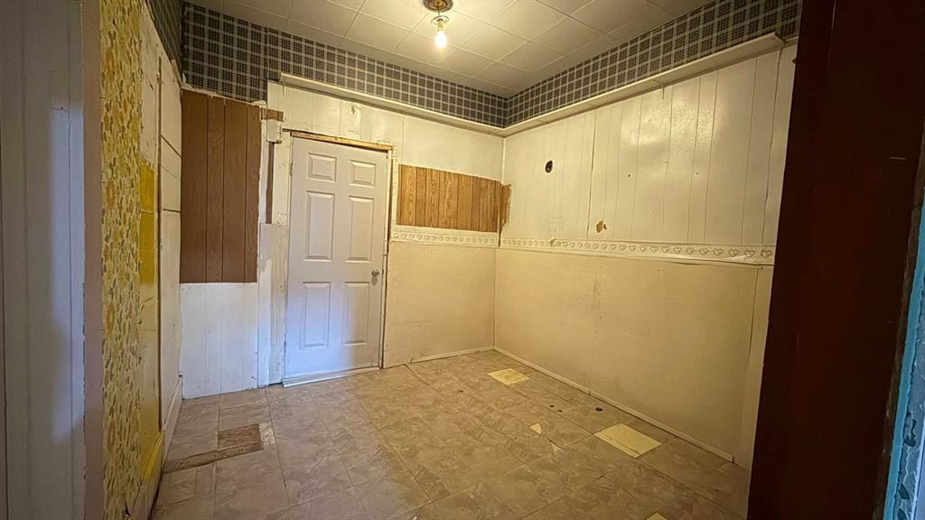 2520 213, Bellevue, AB - Indoor Photo Showing Other Room