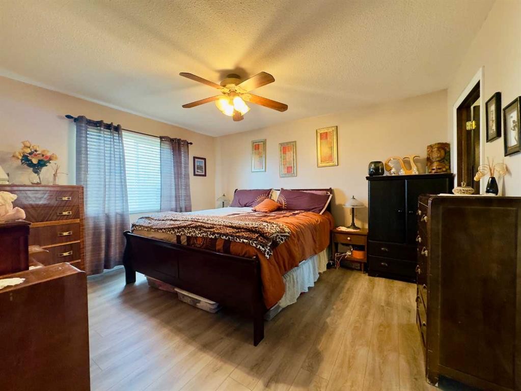 2127 Twp Rd 7-3A, Lundbreck, AB - Indoor Photo Showing Bedroom