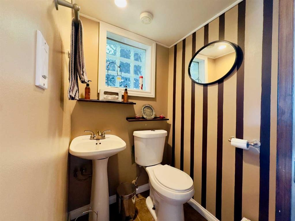 2127 Twp Rd 7-3A, Lundbreck, AB - Indoor Photo Showing Bathroom