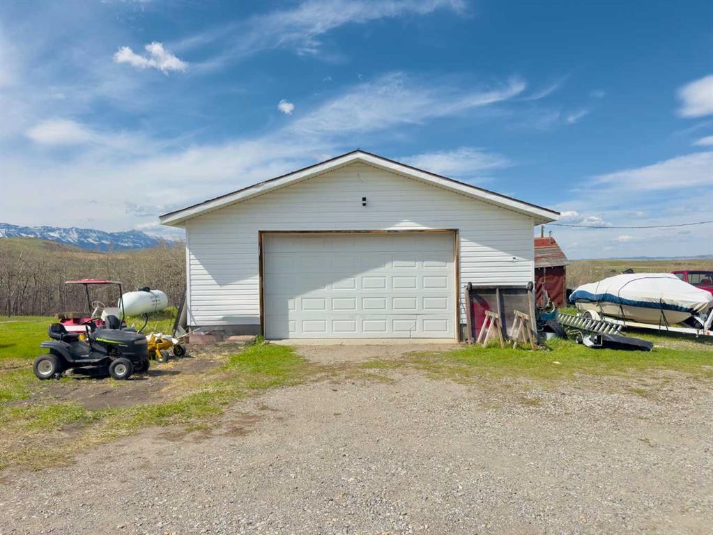 2127 Twp Rd 7-3A, Lundbreck, AB - Outdoor