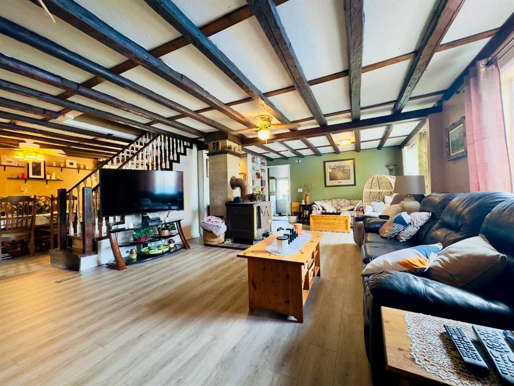 2127 Twp Rd 7-3A, Lundbreck, AB - Indoor
