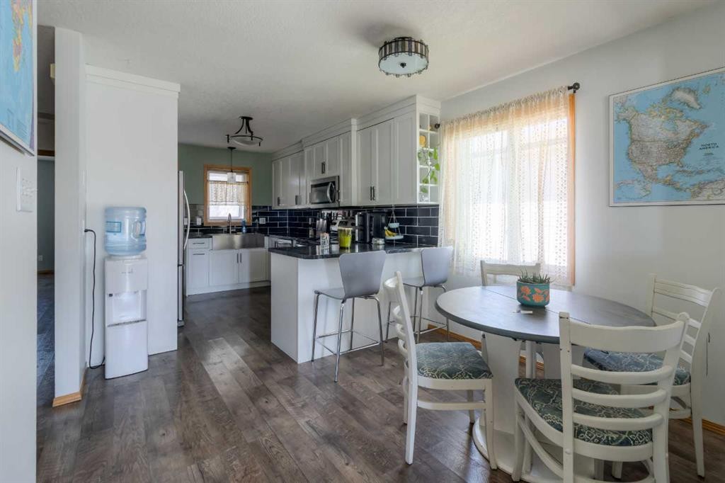 2404 9 Street, Coaldale, AB - Indoor Photo Showing Dining Room