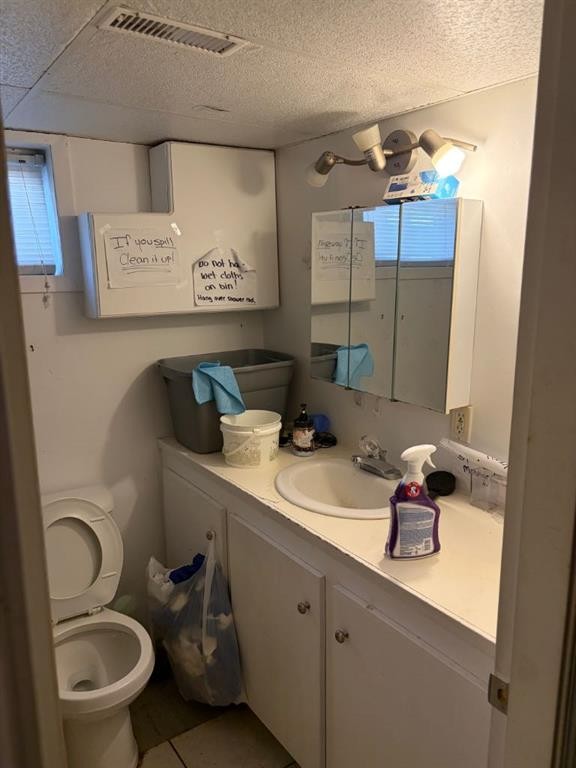 712 9 Avenue South, Lethbridge, AB - Indoor Photo Showing Bathroom