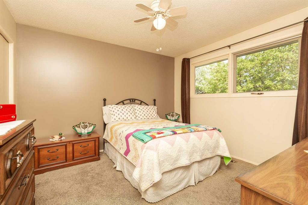 61 Park Meadows Boulevard North, Lethbridge, AB - Indoor Photo Showing Bedroom
