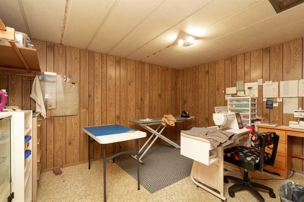 61 Park Meadows Boulevard North, Lethbridge, AB - Indoor