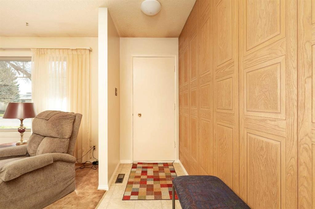 61 Park Meadows Boulevard North, Lethbridge, AB - Indoor Photo Showing Other Room