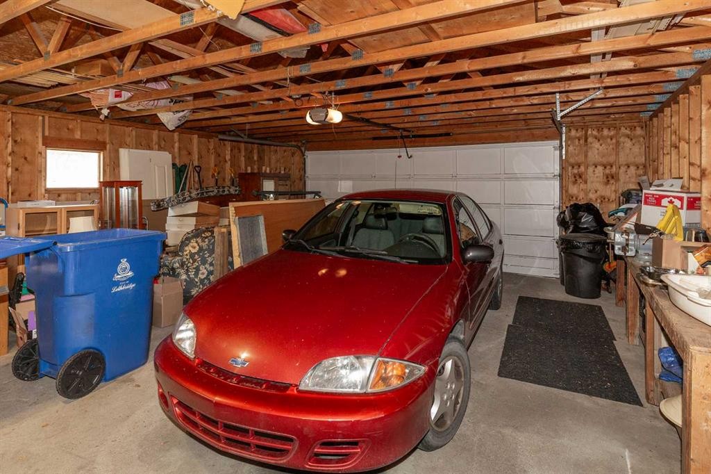 61 Park Meadows Boulevard North, Lethbridge, AB - Indoor Photo Showing Garage