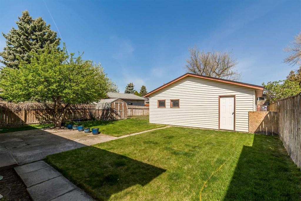 61 Park Meadows Boulevard North, Lethbridge, AB - Outdoor