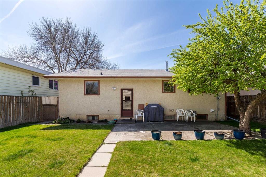 61 Park Meadows Boulevard North, Lethbridge, AB - Outdoor With Deck Patio Veranda