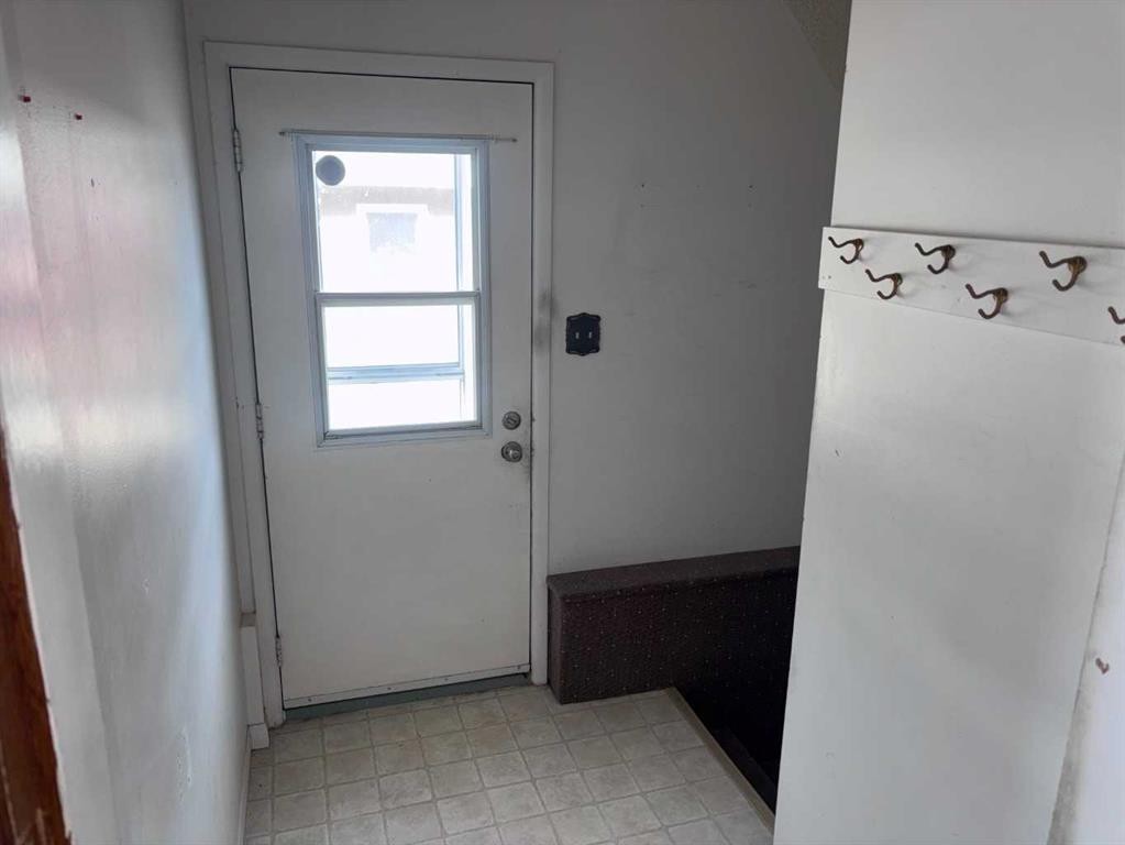 409 Centre Avenue Ne, Milk River, AB - Indoor Photo Showing Other Room