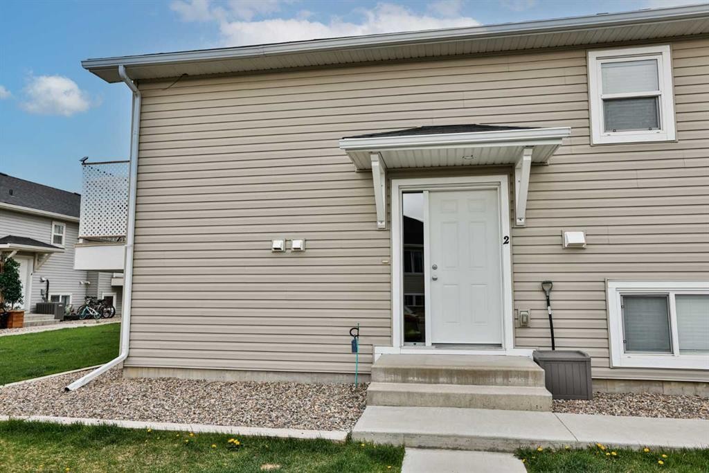 2-37 Cougar Cove North, Lethbridge, AB - Outdoor With Exterior